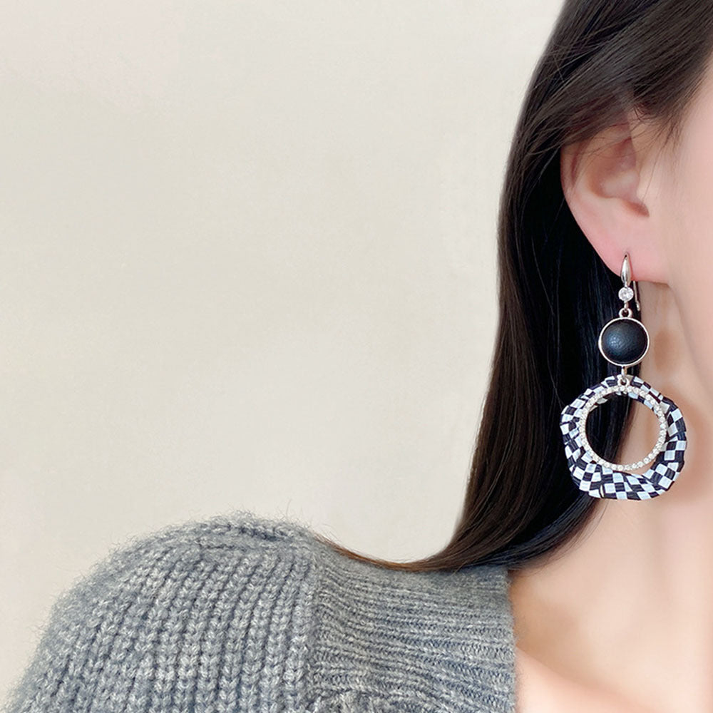 Black And White Checkerboard Earrings High-End Earrings Exaggerated Temperament Cold Wind Ins Earrings Retro Design Earrings
