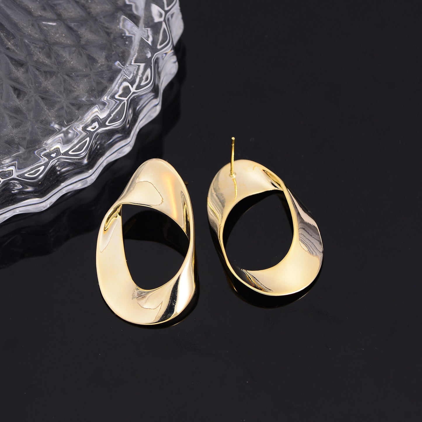 Personality design earrings new trendy small circle earrings female temperament Korean earrings fashion simple earrings