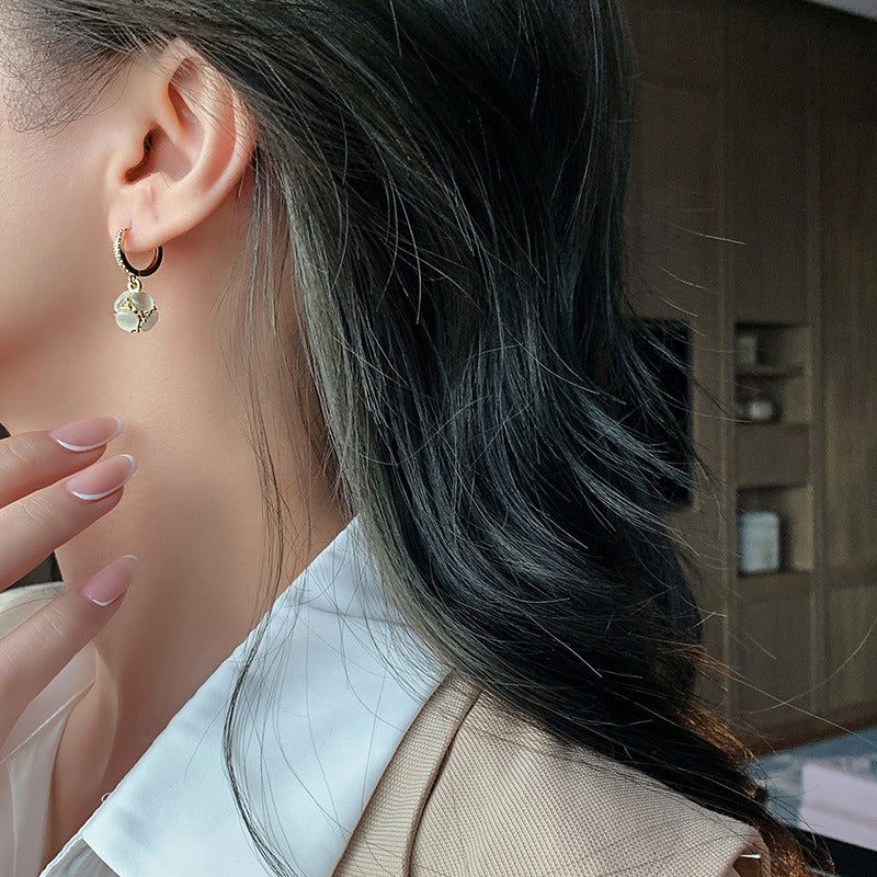 Light And Luxurious Opal Earrings Fashionable Temperament Niche Design Exquisite Earrings Senior Sense Earrings Female Autumn And Winter