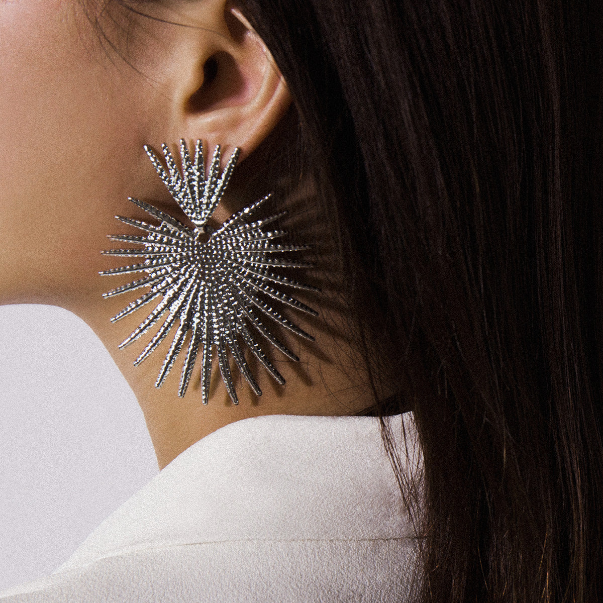 Retro temperament heart-shaped earrings female personality simple fan shaped exaggerated tassel geometric earrings