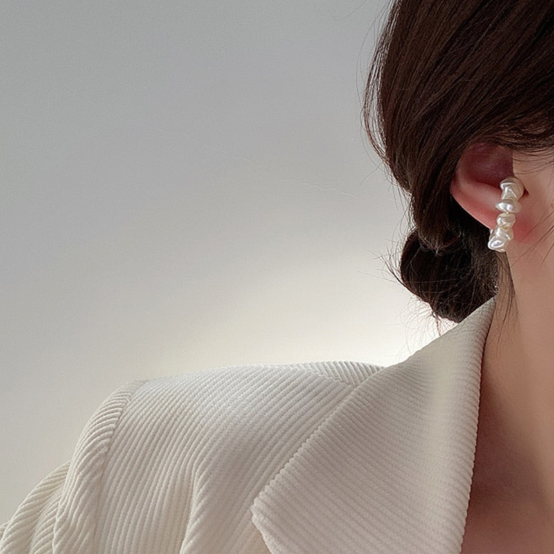 French Pearl Ear Bone Clip Women Fake Piercing Ear Cuff Retro Elegant Irregular Natural Pearl Ear Clips On Earrings Jewelry Gift