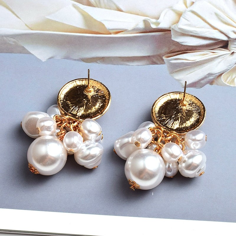 New Popular All-Match Pearl Earrings Personality Street Shooting Earrings Short Temperament Goddess Earrings