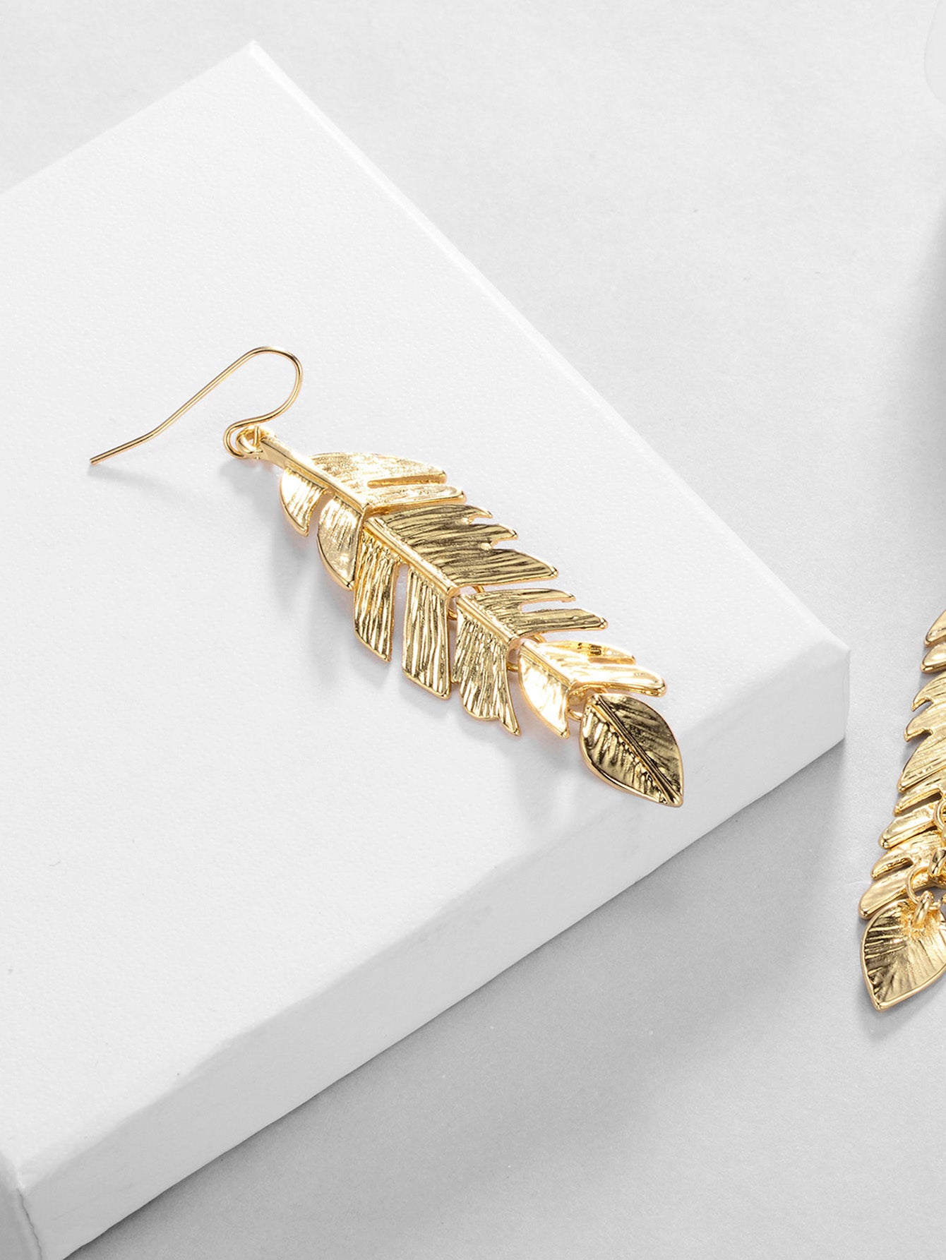 Metal Leaf Earrings Creative Golden Autumn Leaves Leaf Earrings Pendant Fashion Simple Tassel Leaf Long Earrings