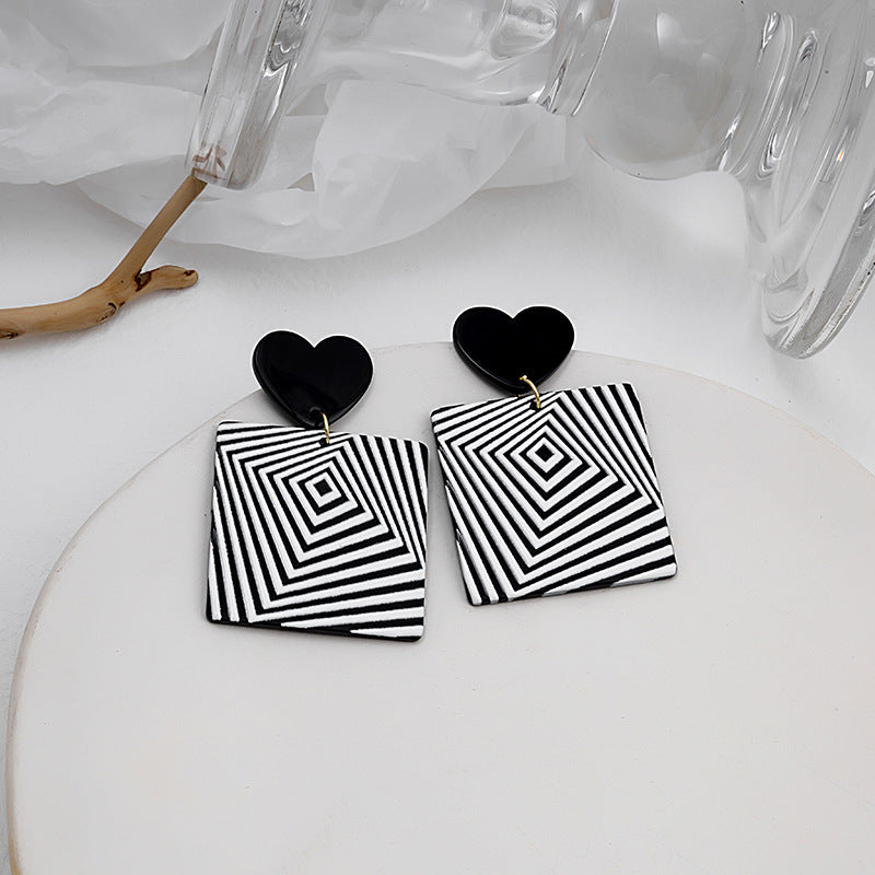 Love Flower Graffiti Stud Earrings Geometric Plaid Irregular Square Earrings Peach Heart Black and White Color Matching Earrings