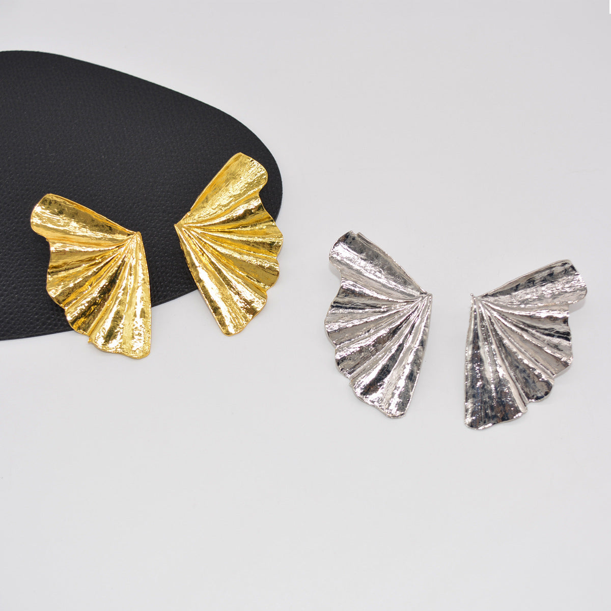 Personality Design Metal Vintage Leaf Earrings Simple Earrings Versatile Popular Earrings