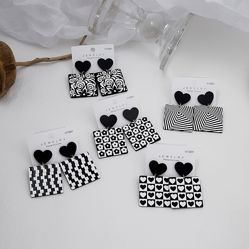 Love Flower Graffiti Stud Earrings Geometric Plaid Irregular Square Earrings Peach Heart Black and White Color Matching Earrings