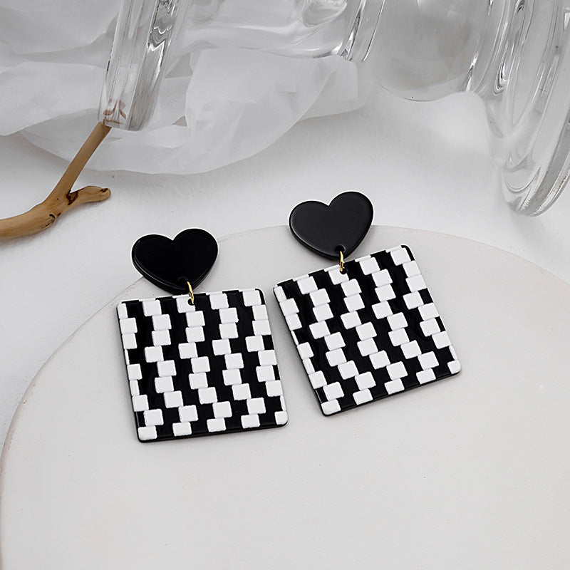 Love Flower Graffiti Stud Earrings Geometric Plaid Irregular Square Earrings Peach Heart Black and White Color Matching Earrings