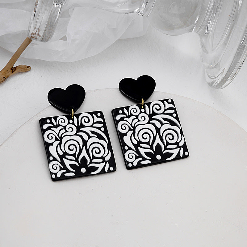 Love Flower Graffiti Stud Earrings Geometric Plaid Irregular Square Earrings Peach Heart Black and White Color Matching Earrings
