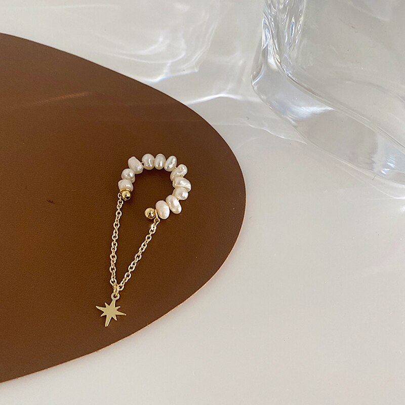 French Pearl Ear Bone Clip Women Fake Piercing Ear Cuff Retro Elegant Irregular Natural Pearl Ear Clips On Earrings Jewelry Gift