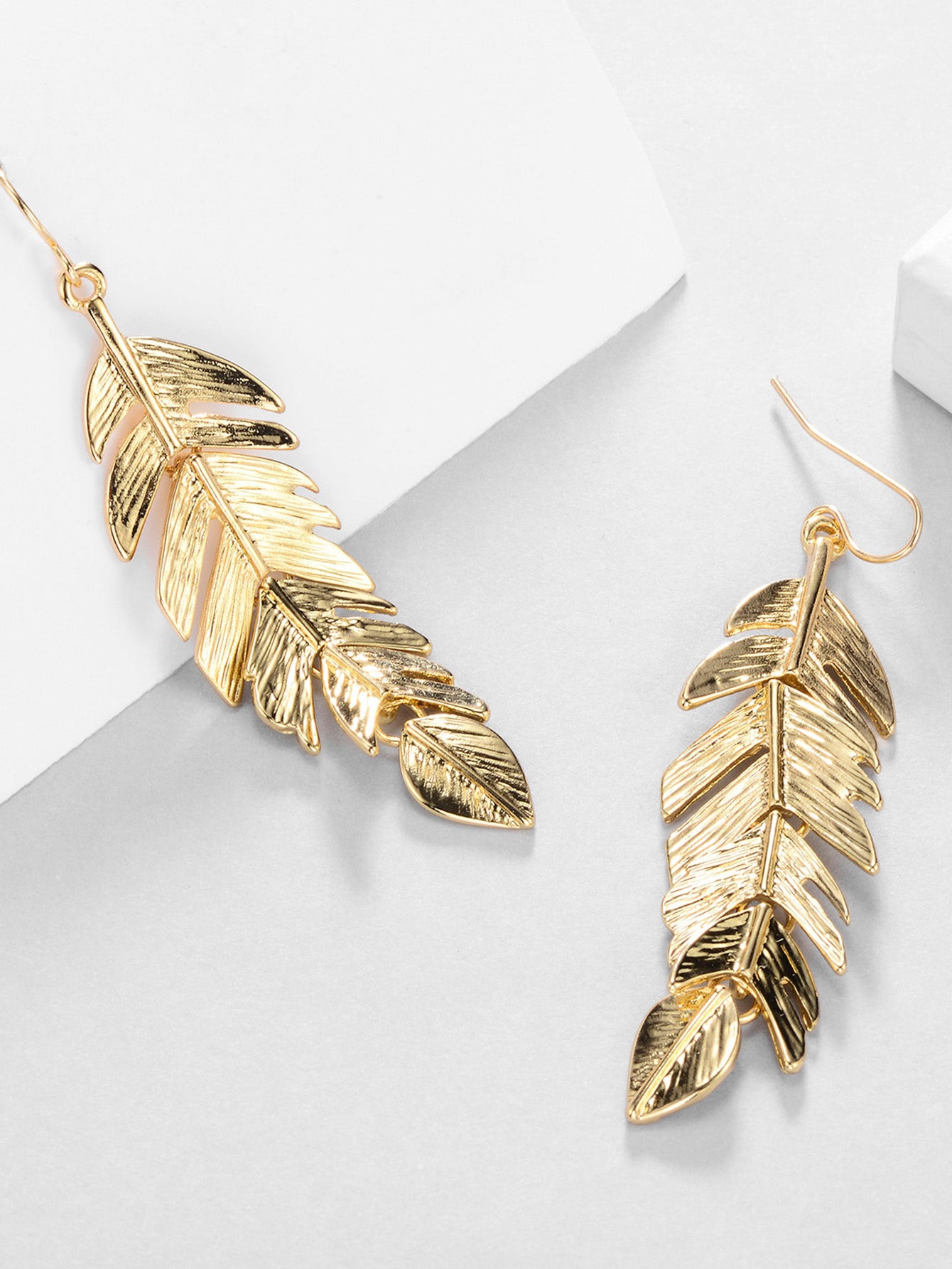 Metal Leaf Earrings Creative Golden Autumn Leaves Leaf Earrings Pendant Fashion Simple Tassel Leaf Long Earrings