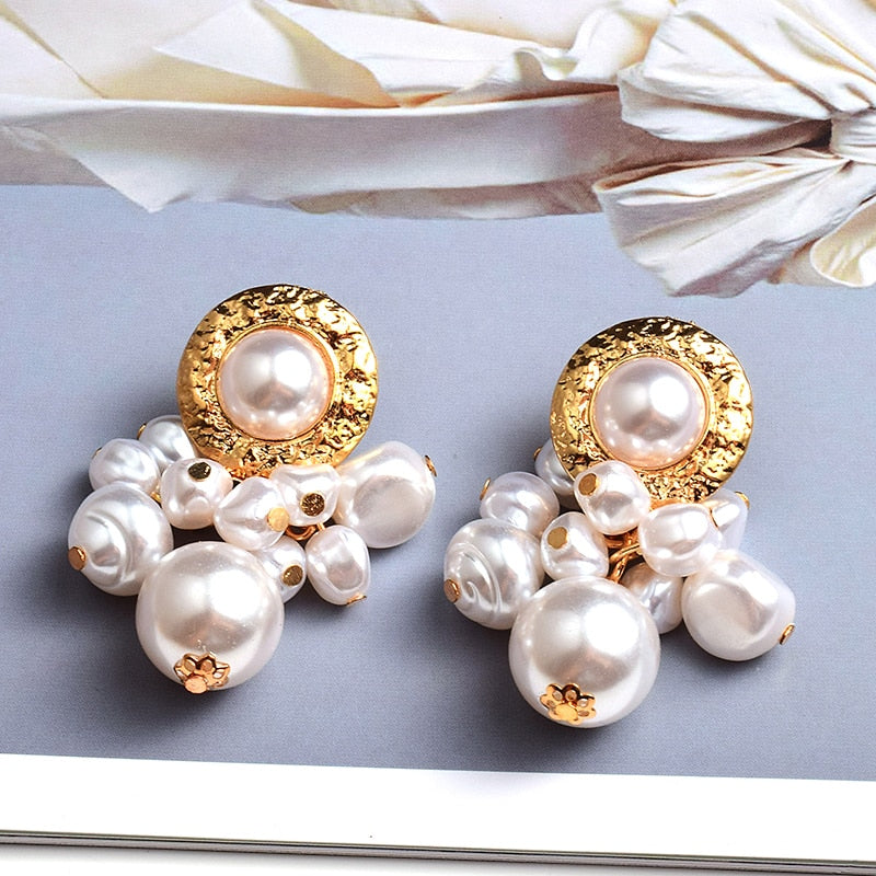 New Popular All-Match Pearl Earrings Personality Street Shooting Earrings Short Temperament Goddess Earrings