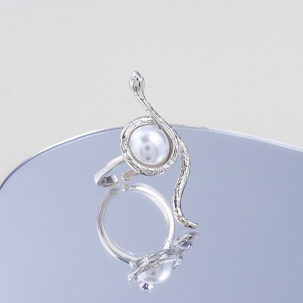 European and American retro artificial pearl snake ring ladies gothic personality winding snake index finger ring gift