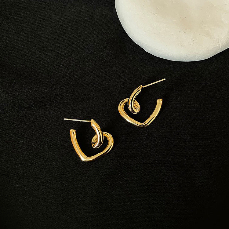 Niche design twisted metal heart earrings female Korean personality simple and versatile temperament earrings