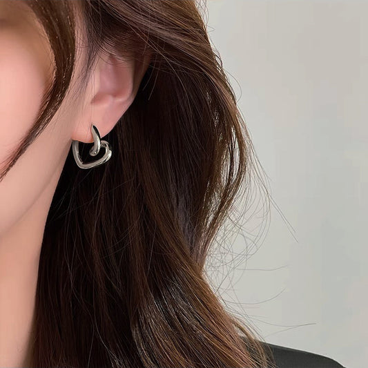 Niche design twisted metal heart earrings female Korean personality simple and versatile temperament earrings