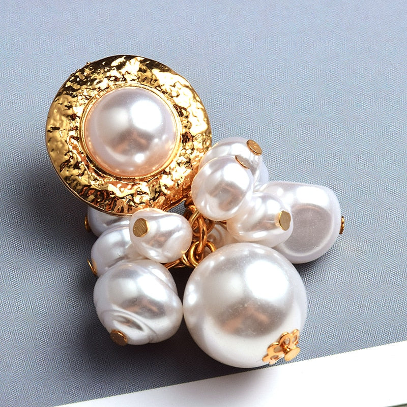 New Popular All-Match Pearl Earrings Personality Street Shooting Earrings Short Temperament Goddess Earrings