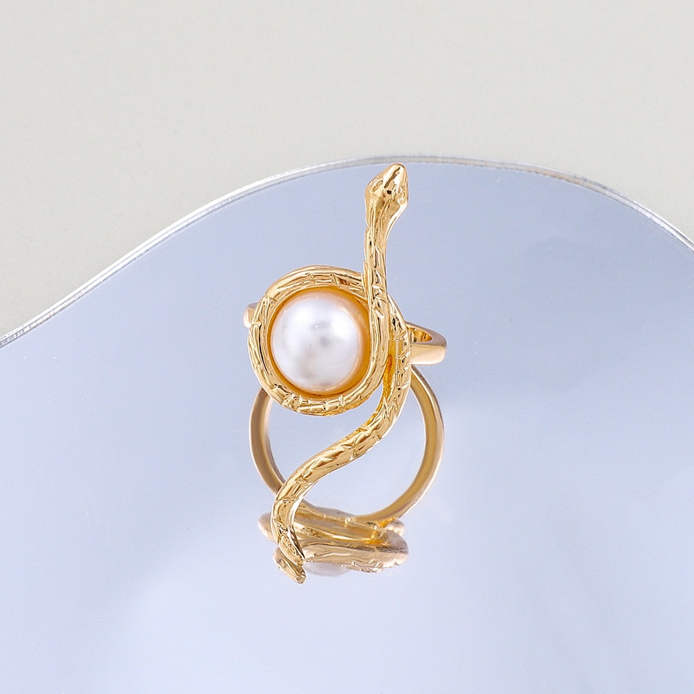 European and American retro artificial pearl snake ring ladies gothic personality winding snake index finger ring gift