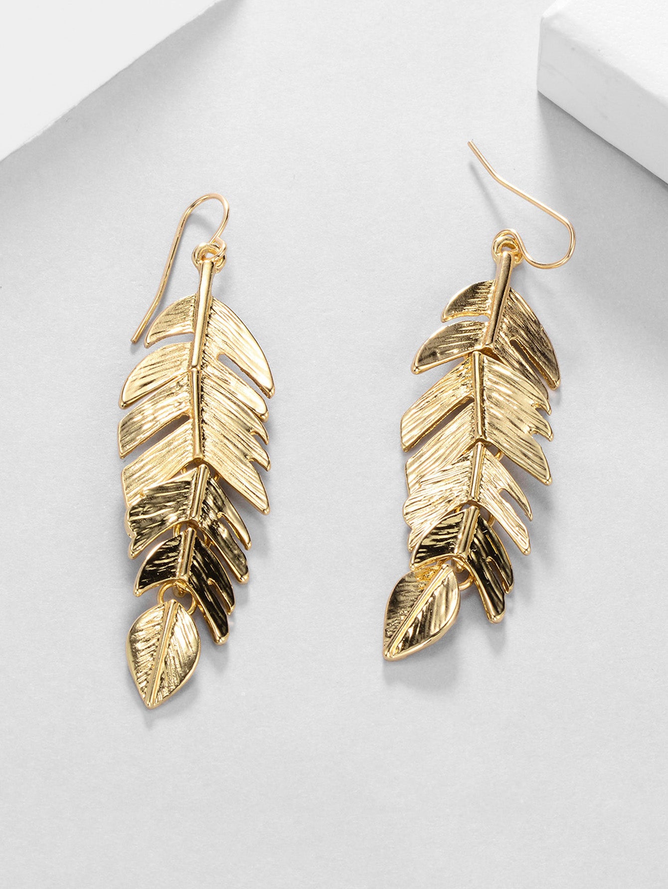 Metal Leaf Earrings Creative Golden Autumn Leaves Leaf Earrings Pendant Fashion Simple Tassel Leaf Long Earrings