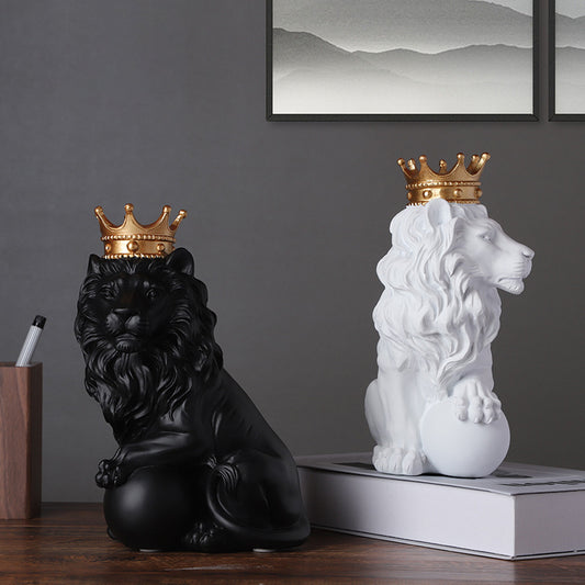 European Style Crown Lion Ornaments Resin Crafts Home Office Porch Decorations