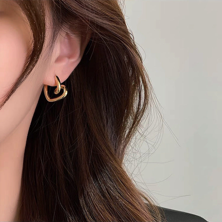 Niche design twisted metal heart earrings female Korean personality simple and versatile temperament earrings