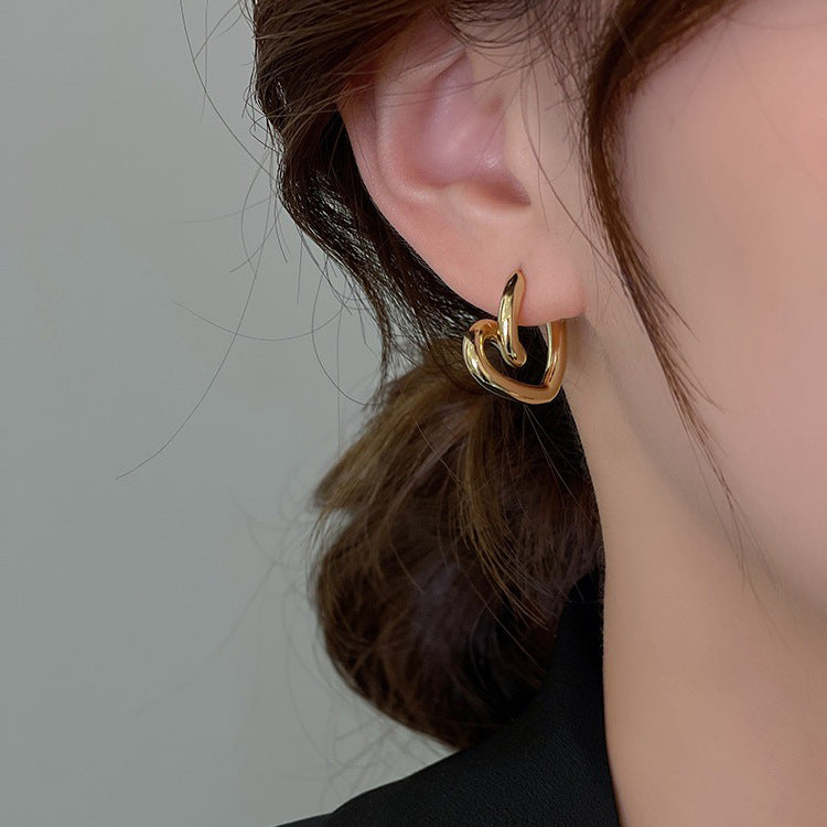 Niche design twisted metal heart earrings female Korean personality simple and versatile temperament earrings