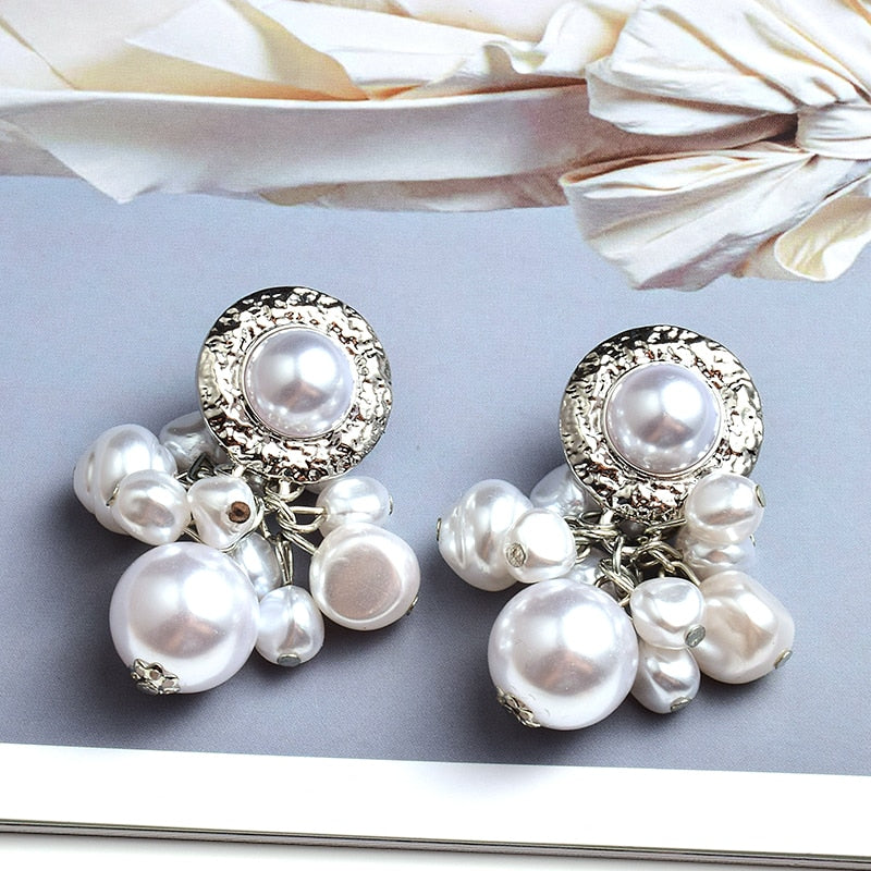 New Popular All-Match Pearl Earrings Personality Street Shooting Earrings Short Temperament Goddess Earrings